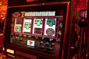 Texas Hold'em Bonus table layout on idcwin — hole cards, community cards, and betting positions